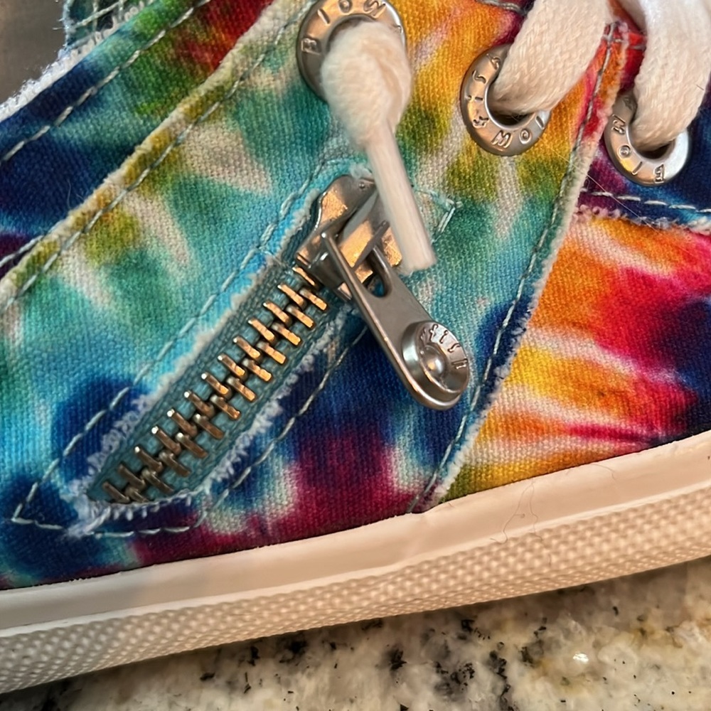 Blowfish Malibu Women's Tie-Dye Low Top Sneakers - Multicolor - Picture 12 of 15